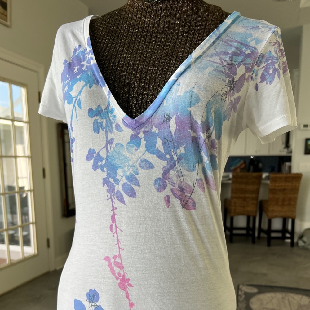 Long V-neck Tee